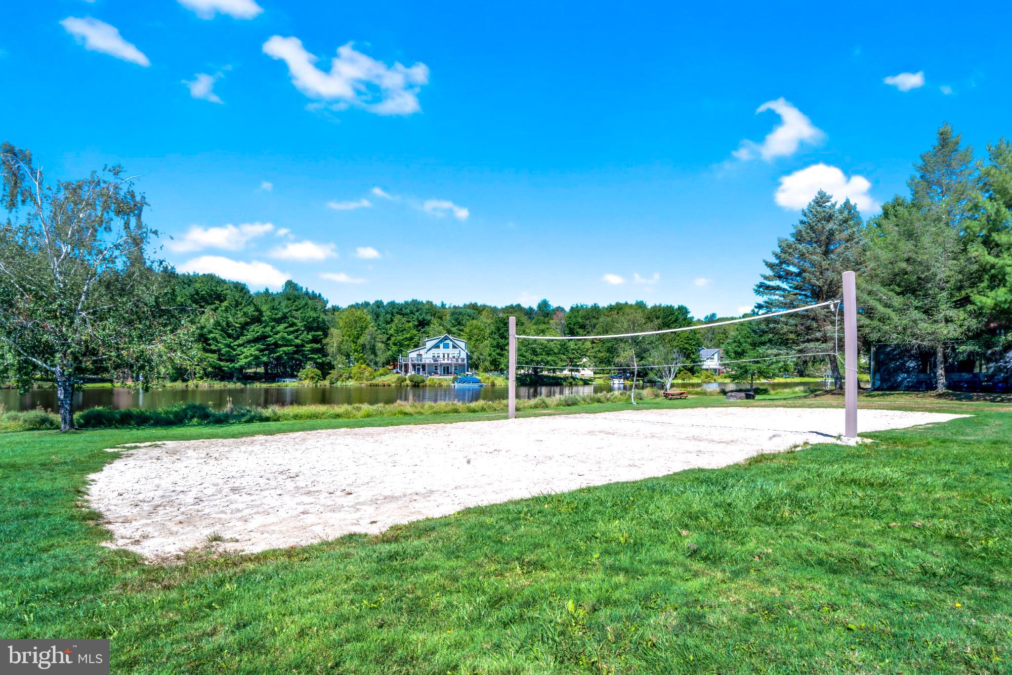 ARROWHEAD  LAKES - Residential