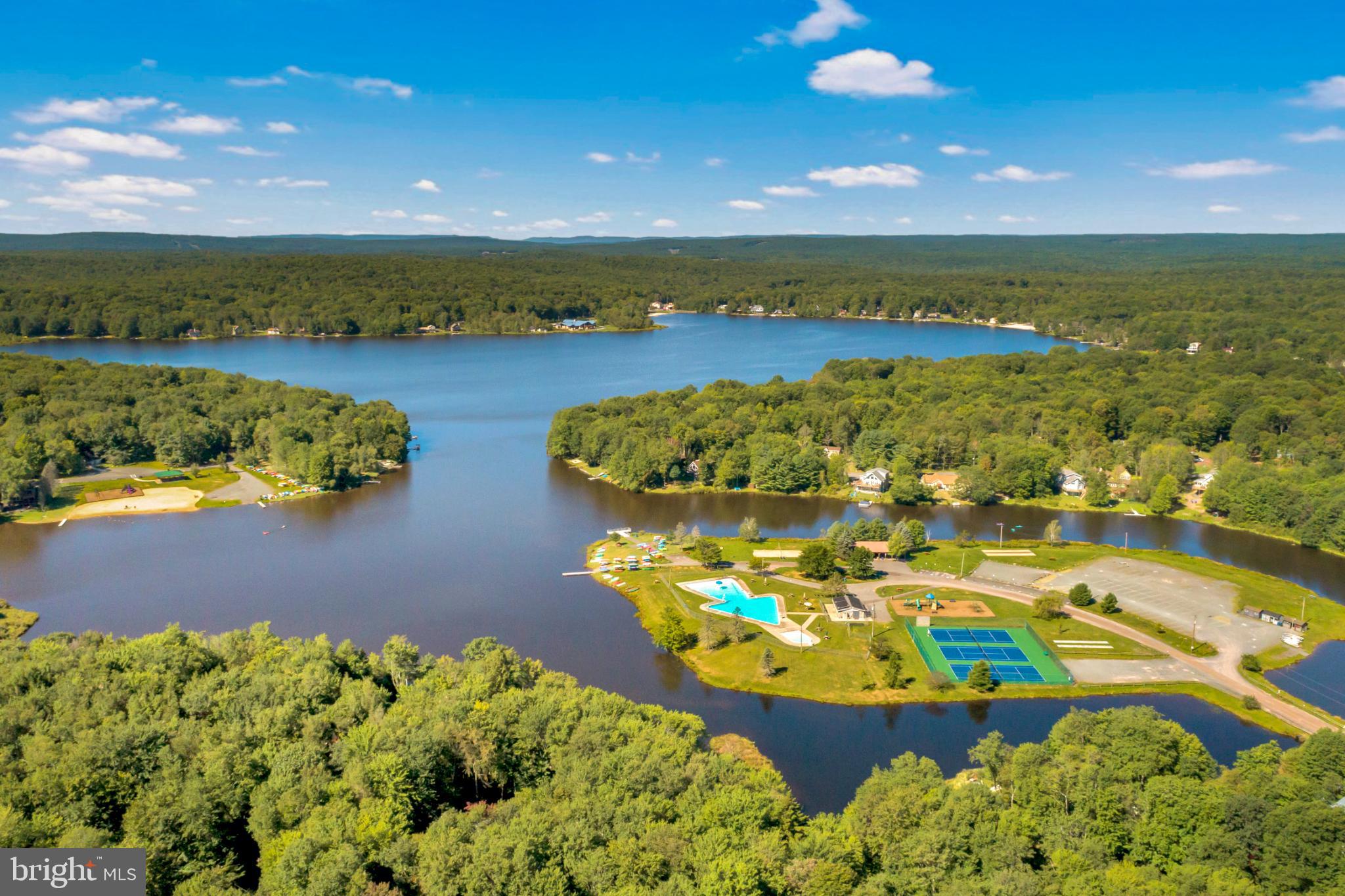 ARROWHEAD  LAKES - Residential