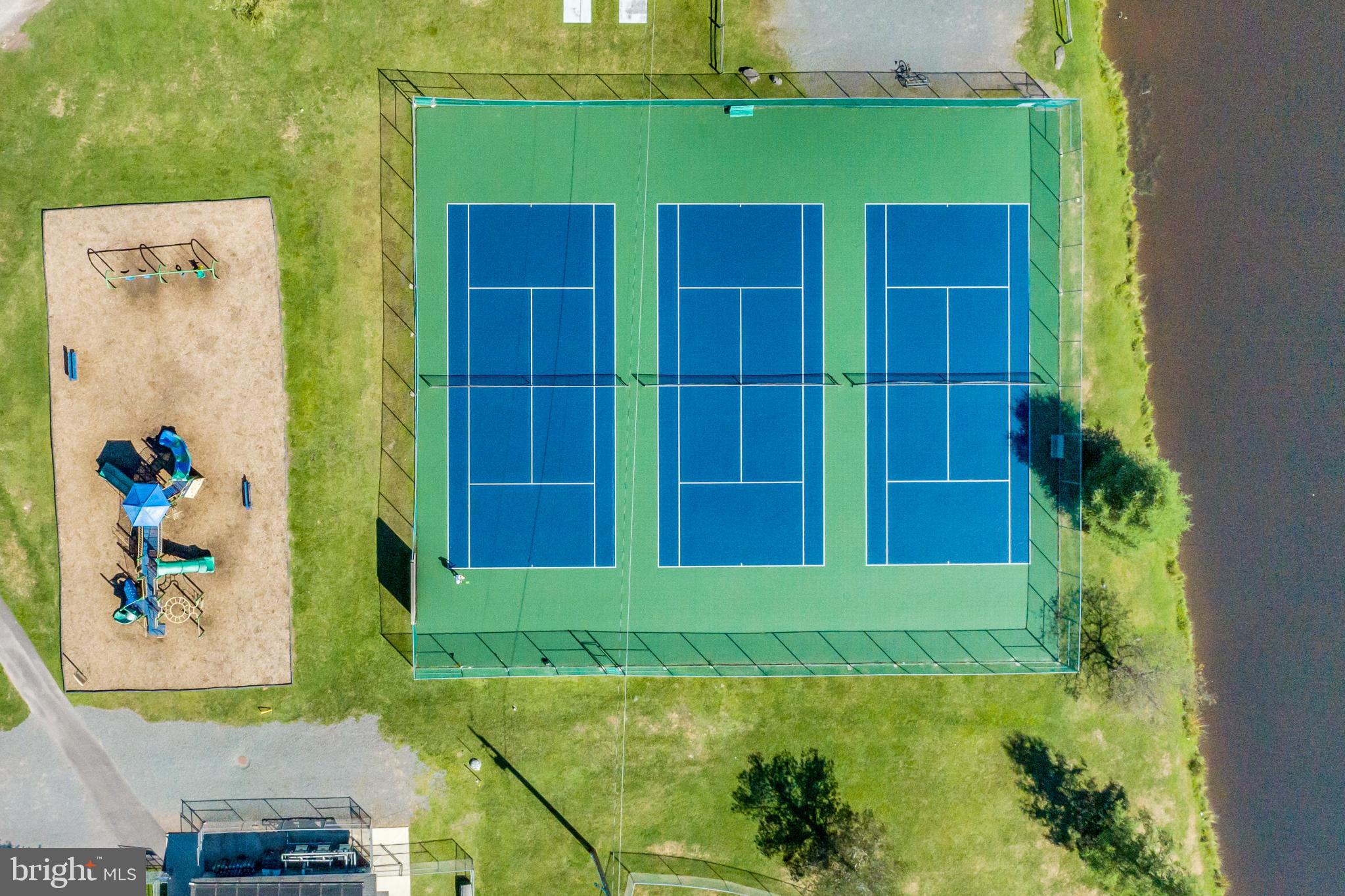 ARROWHEAD  LAKES - Residential