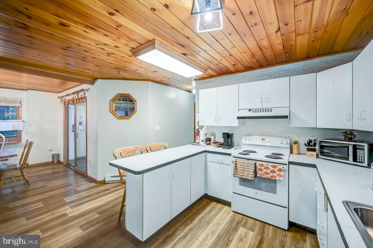 ARROWHEAD  LAKES - Residential