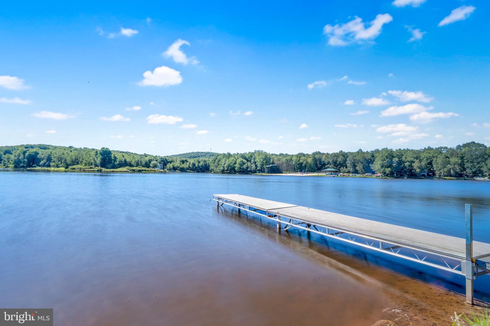 ARROWHEAD  LAKES - Residential