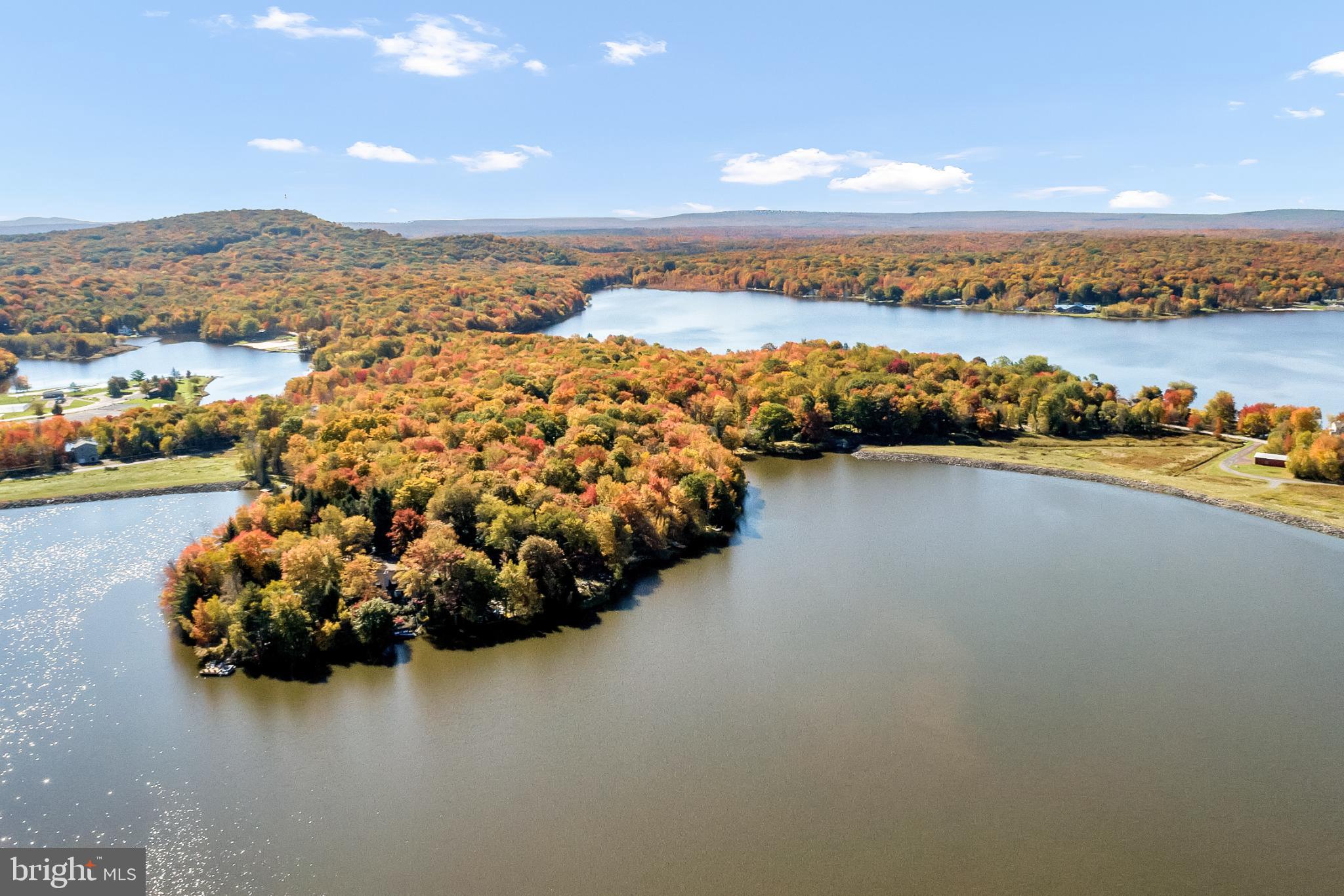 ARROWHEAD  LAKES - Residential