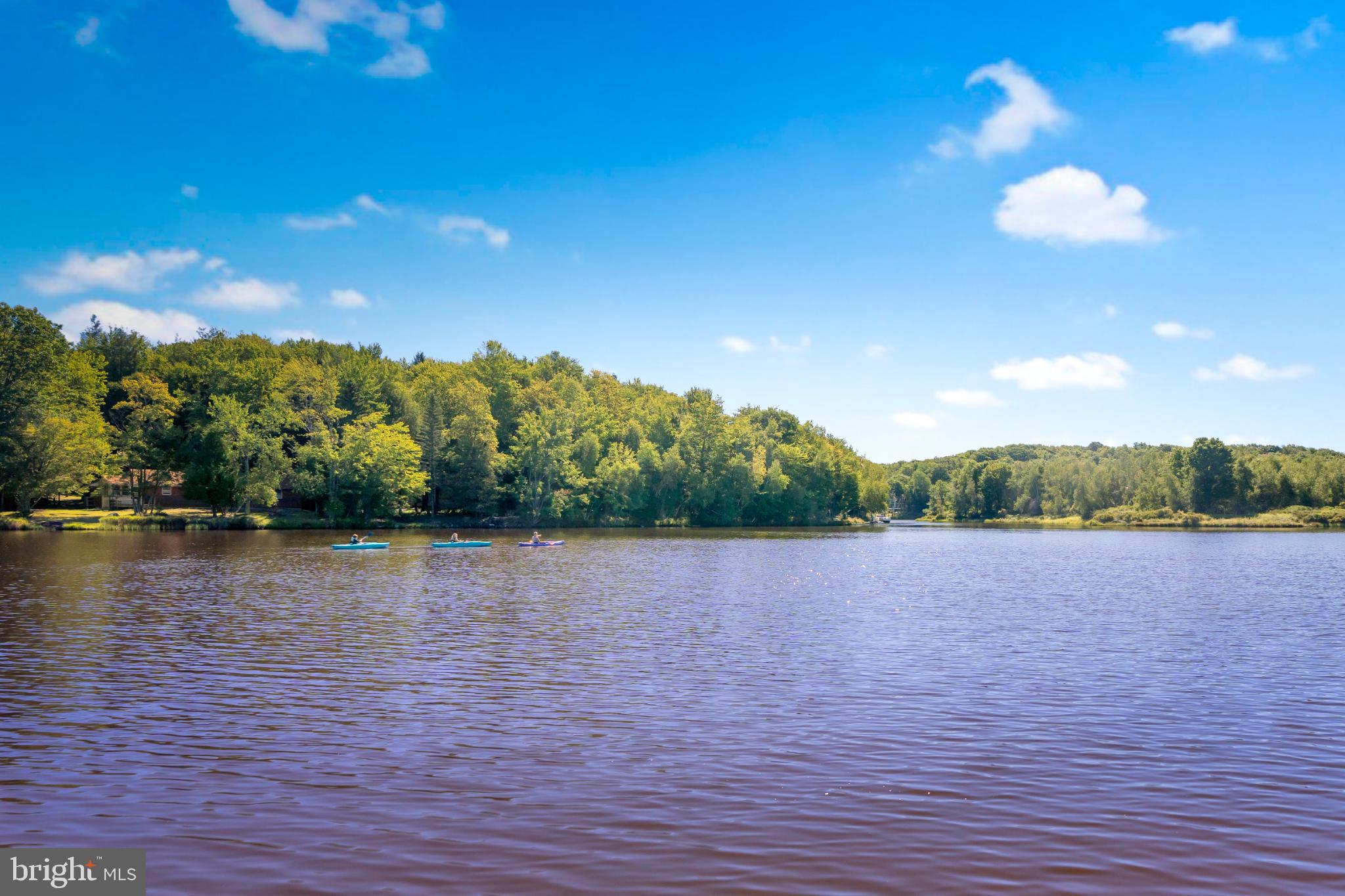 ARROWHEAD  LAKES - Residential