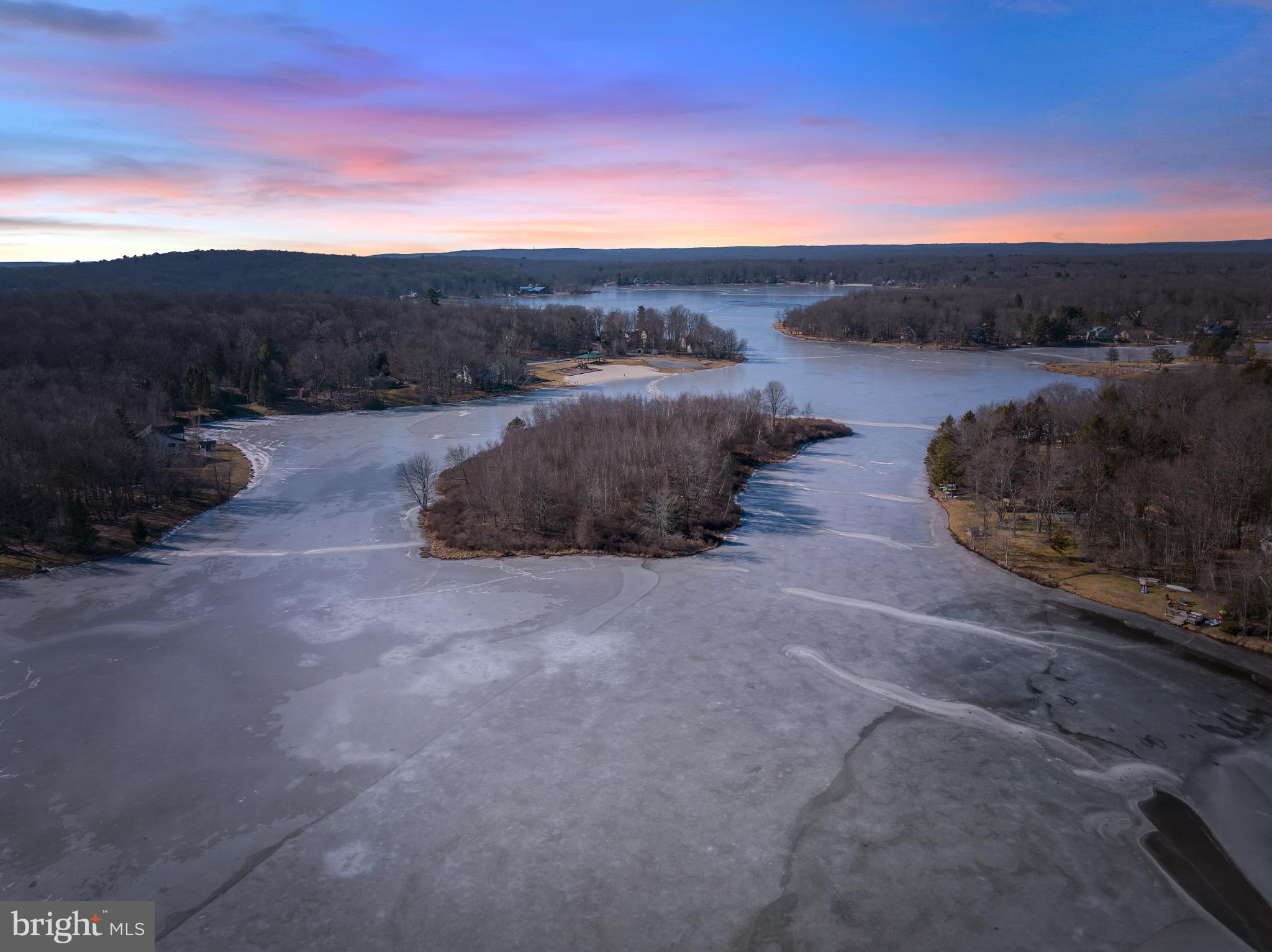 ARROWHEAD  LAKES - Residential