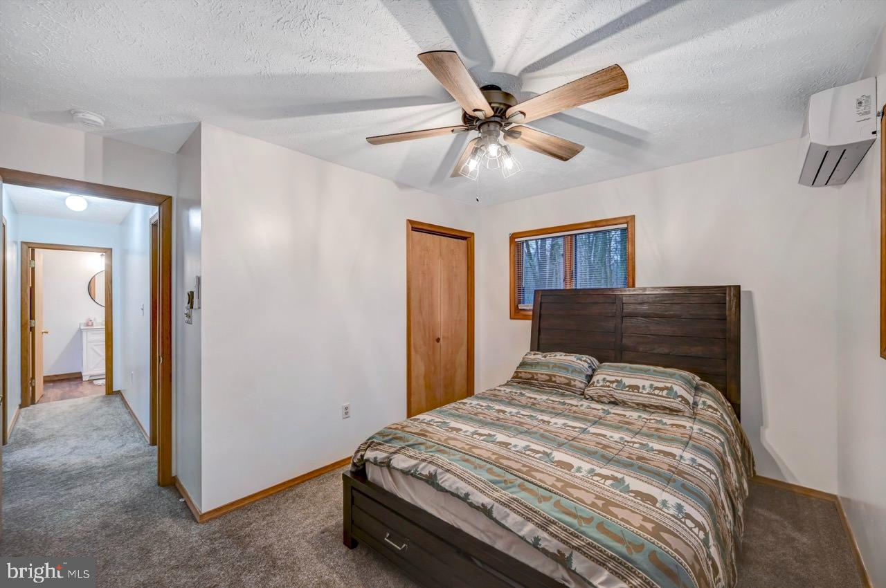 ARROWHEAD  LAKES - Residential