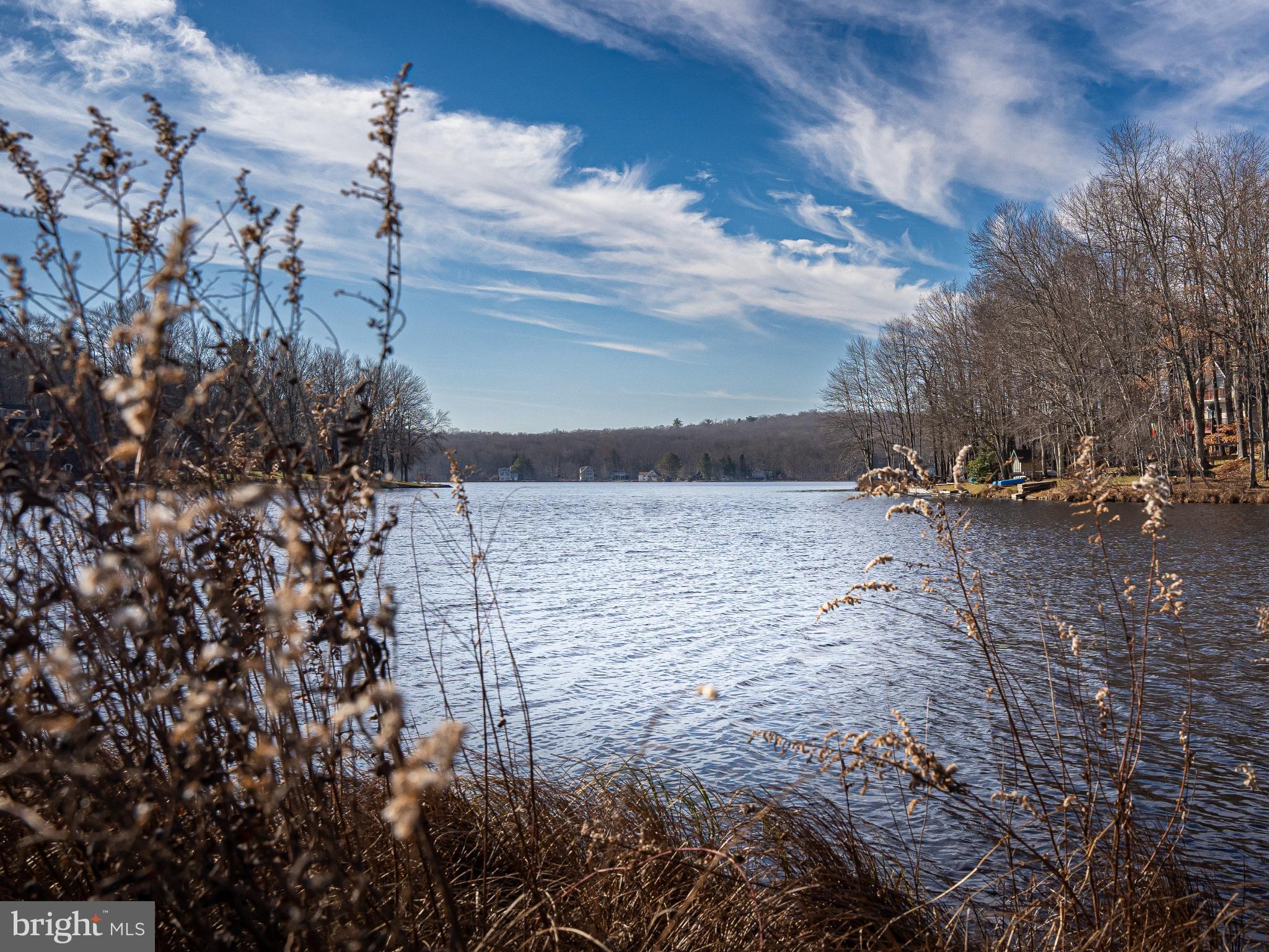 ARROWHEAD  LAKES - Residential