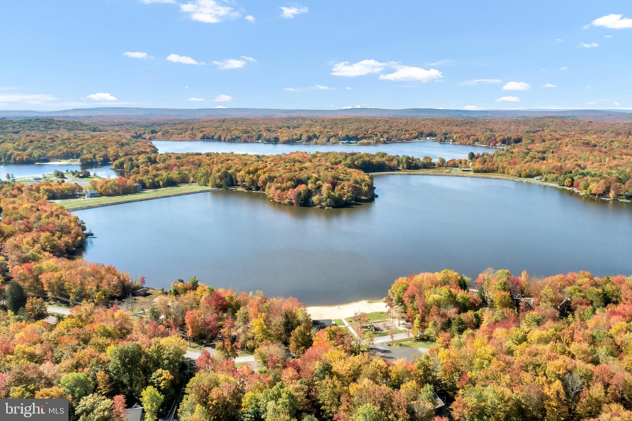 ARROWHEAD  LAKES - Residential