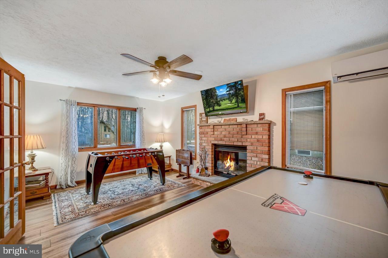 ARROWHEAD  LAKES - Residential