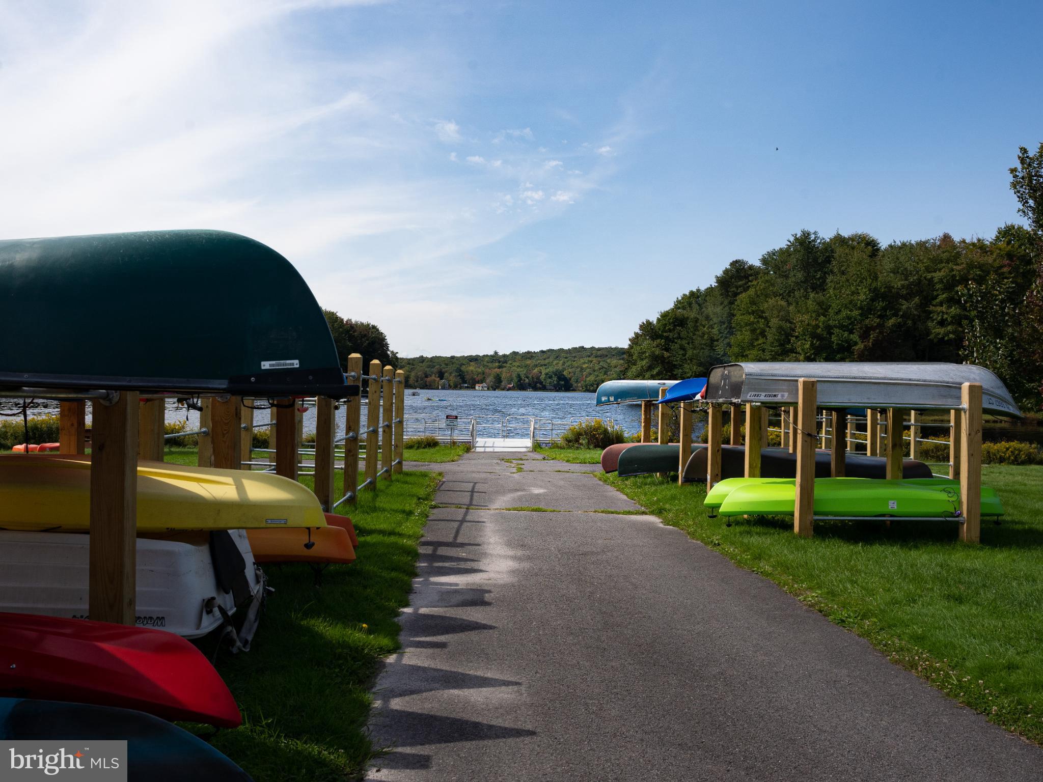 ARROWHEAD  LAKES - Residential