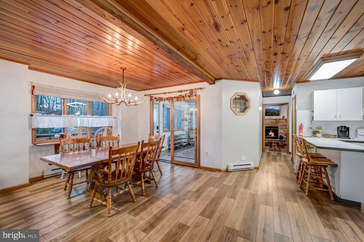 ARROWHEAD  LAKES - Residential