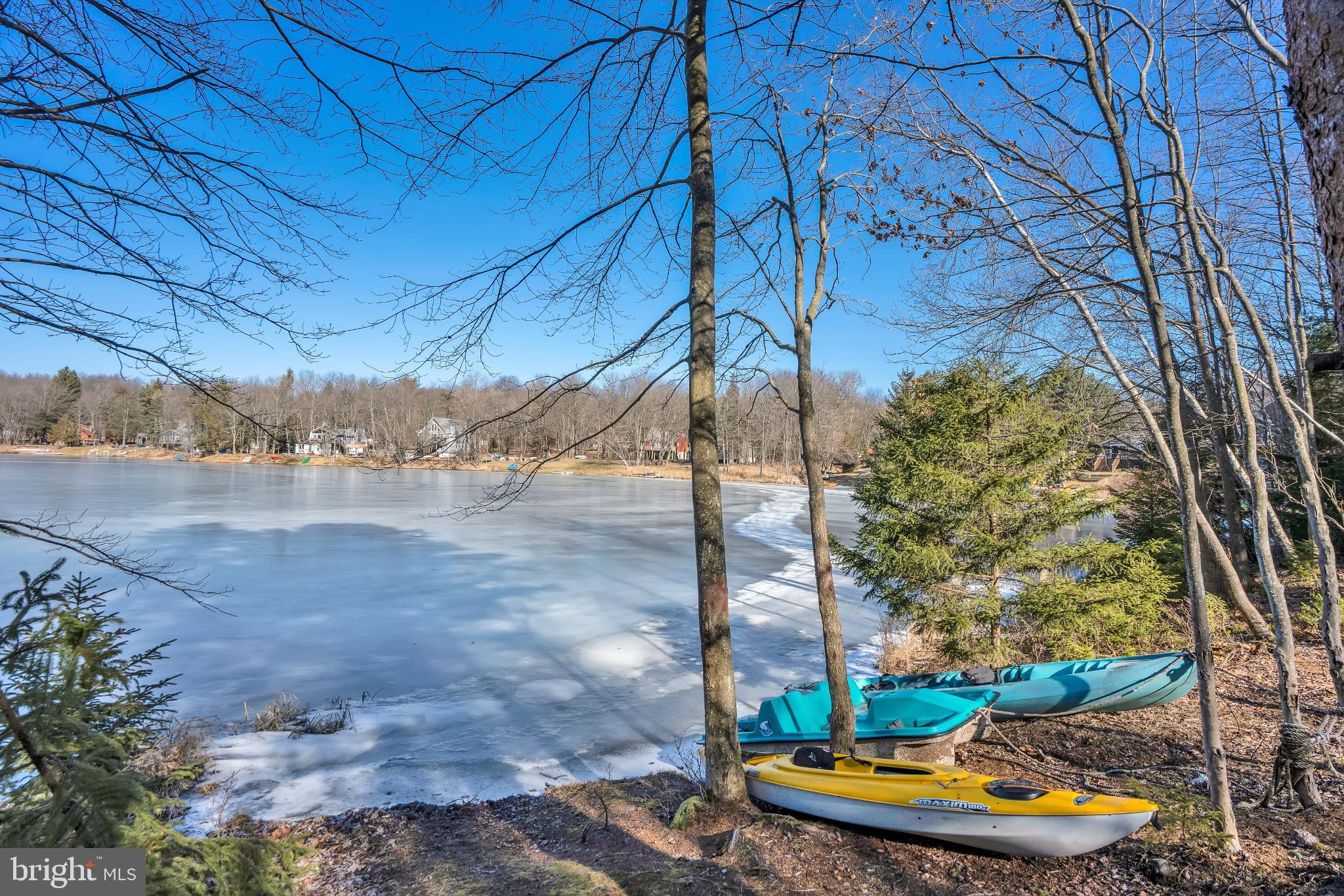 ARROWHEAD  LAKES - Residential