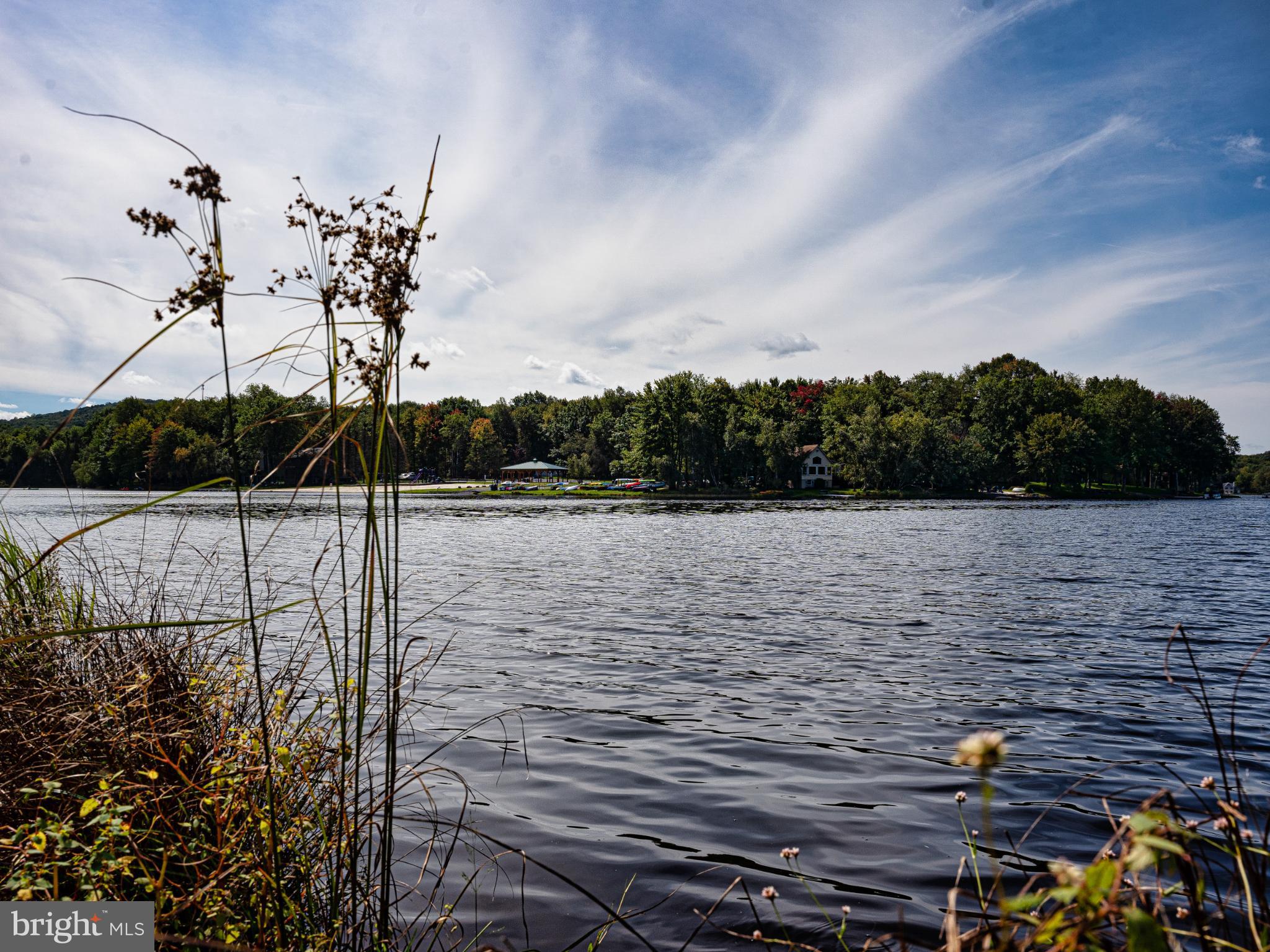 ARROWHEAD  LAKES - Residential