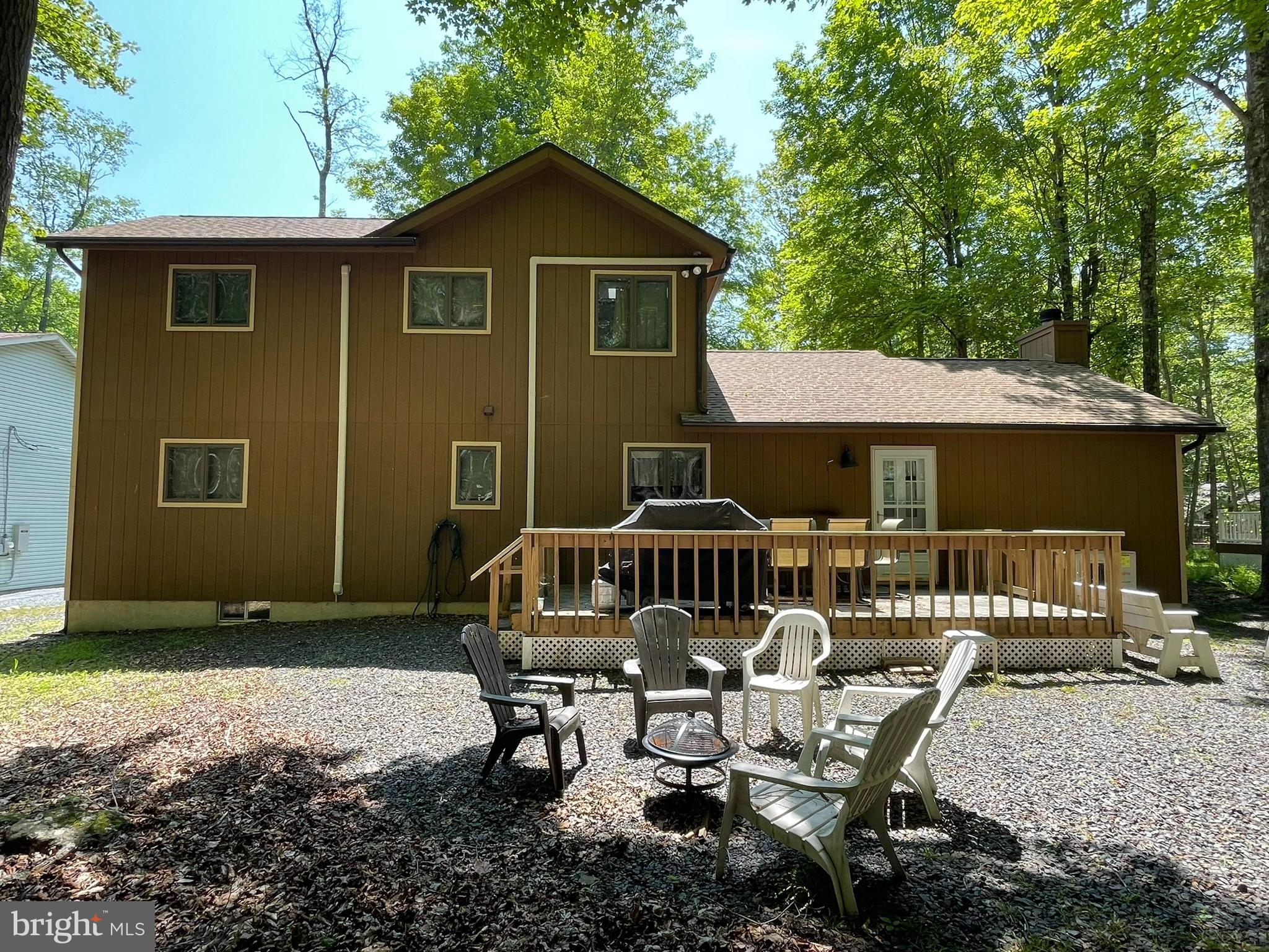 ARROWHEAD  LAKES - Residential