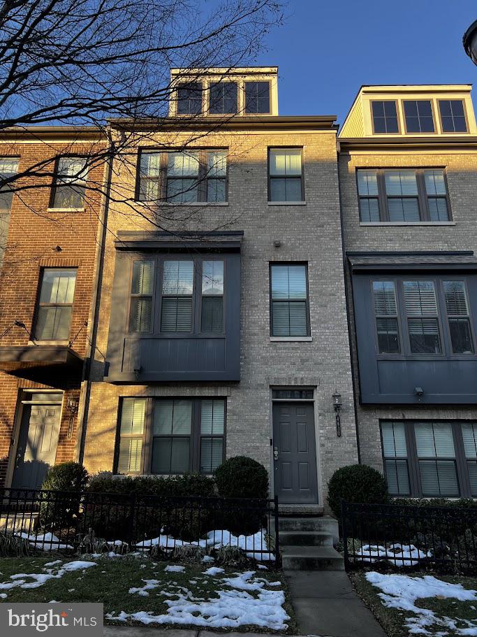 RIVERDALE PARK STATION - Residential Lease