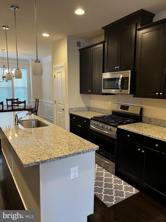 RIVERDALE PARK STATION - Residential Lease