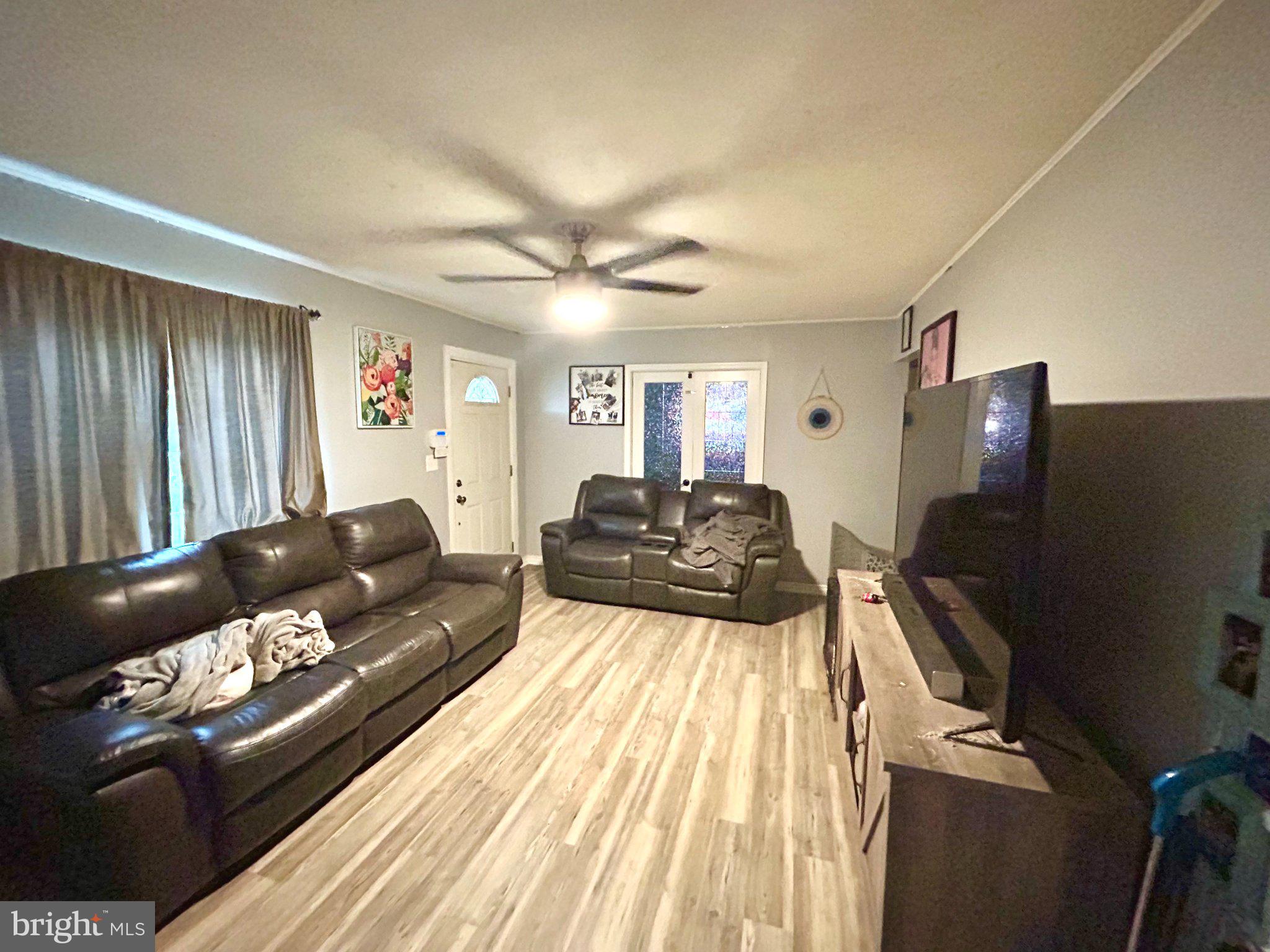 4 ABBEY PLACE