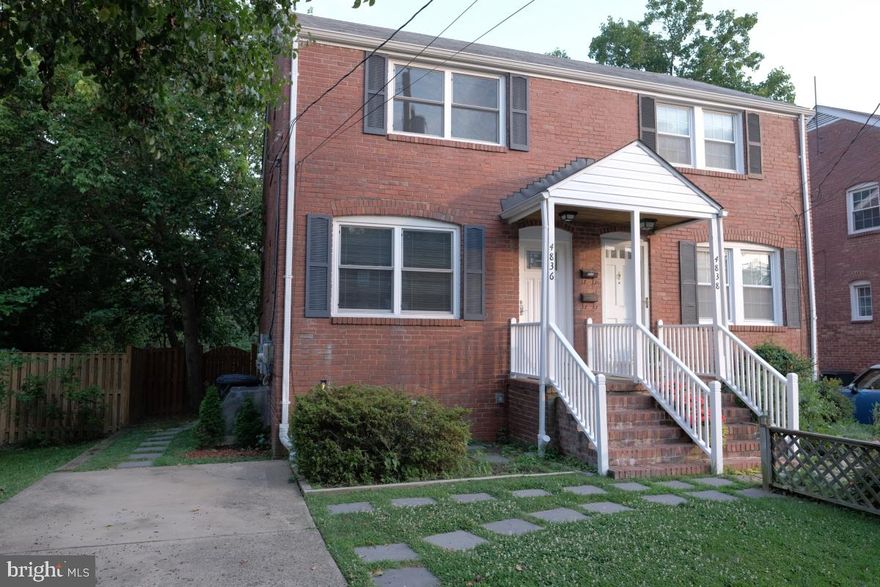 Lovely end-unit duplex with 3 bedrooms /2 full baths in the heart of Arlington! This solidly built brick home was recently completely renovated. Hardwood floors extend throughout the entire house. The large and bright living room features a built-in bookcase and leads to an open kitchen. The updated kitchen showcases granite counter tops, stainless steel appliances and plenty of cabinetry. Separated dining area right off the kitchen leads to the large recently refinished deck that looks out to the adjacent park as well as a fully fenced private backyard space. Fully finished basement with a large bedroom, recreation room, and full bath. Fresh paint throughout the house. Just a few blocks from the Ballston Metro and minutes to DC, MD, I-495, I-66, GW Parkway, and Reagan National and Dulles International Airports. The neighborhood features a great school district, excellent dining scene, large shopping district, and multiple walking trails. Driveway and street parking are available for this property.