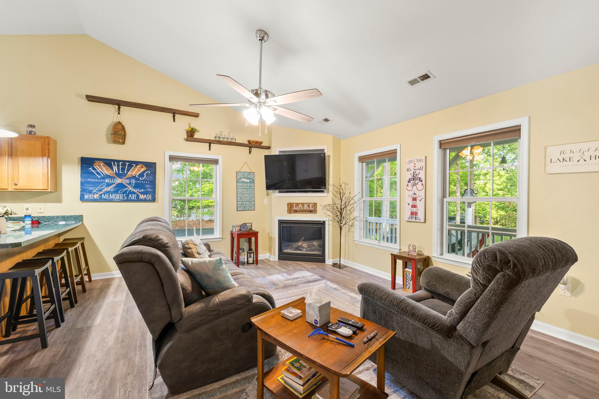 SHOREWOOD - Residential
