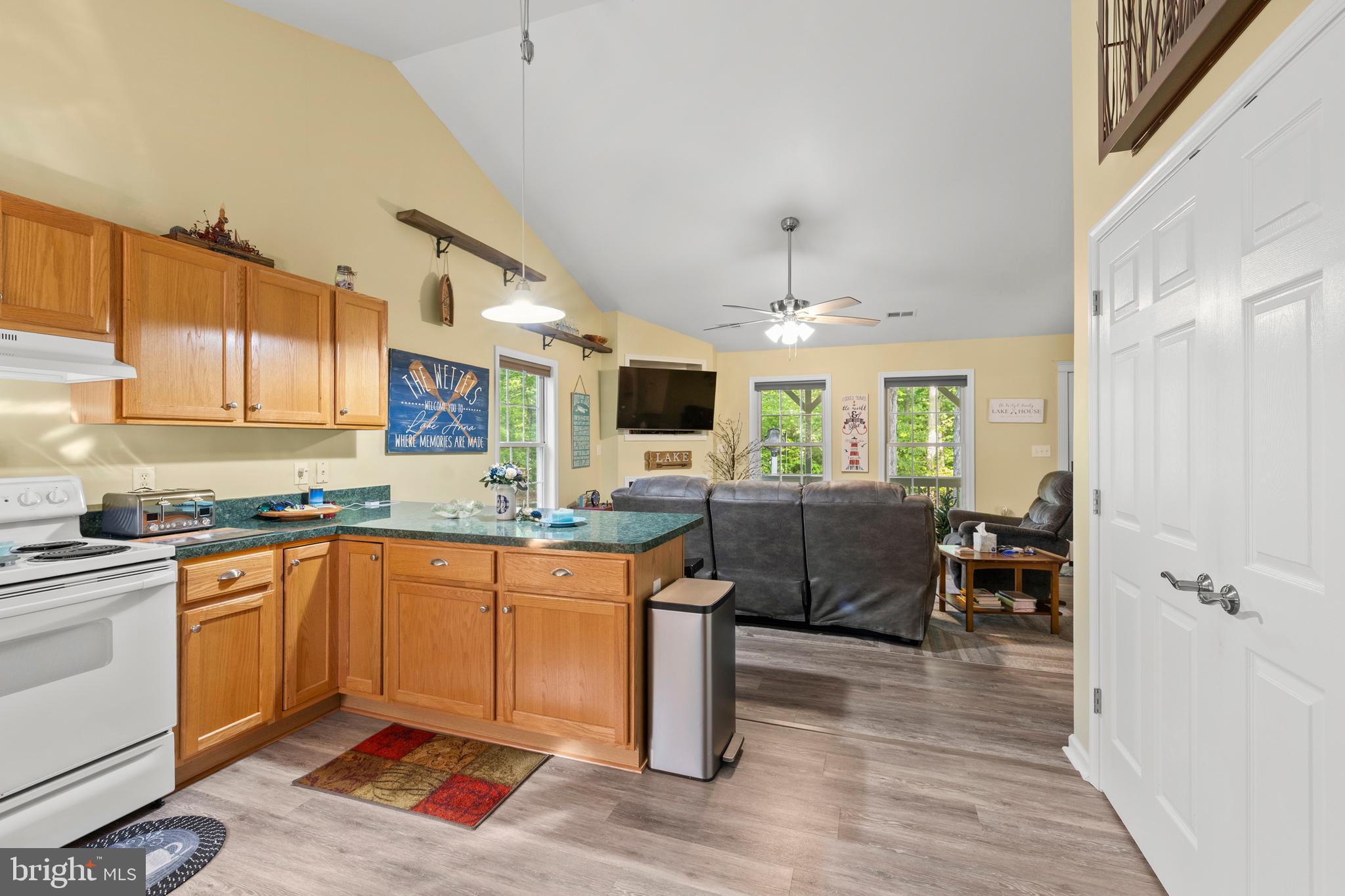 SHOREWOOD - Residential