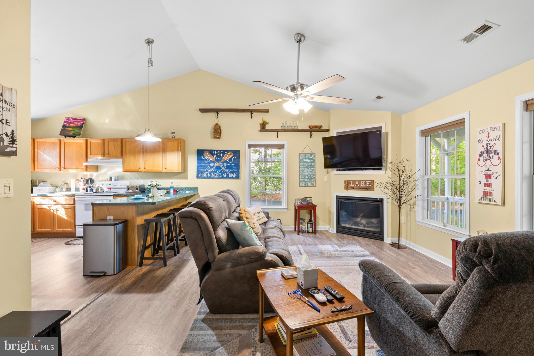 SHOREWOOD - Residential