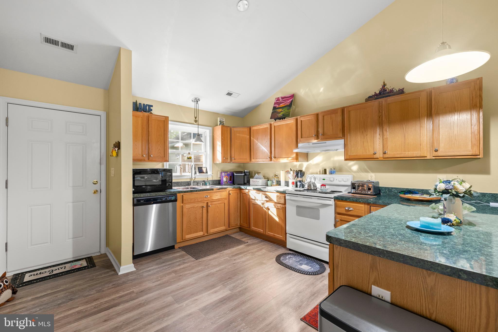 SHOREWOOD - Residential