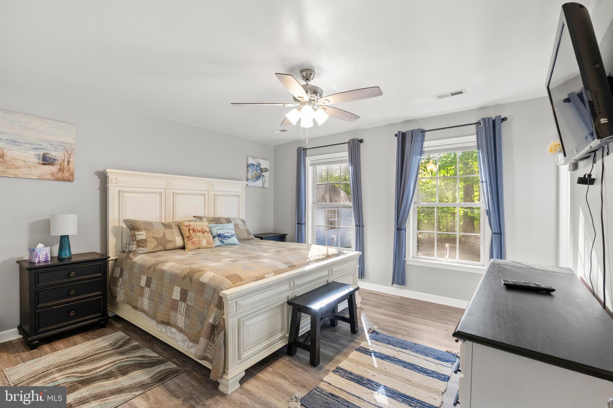 SHOREWOOD - Residential