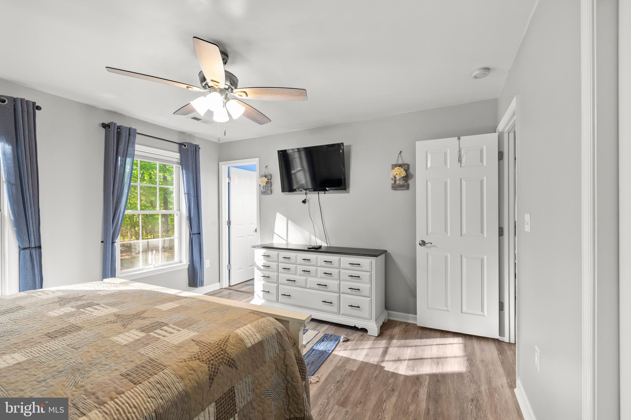 SHOREWOOD - Residential