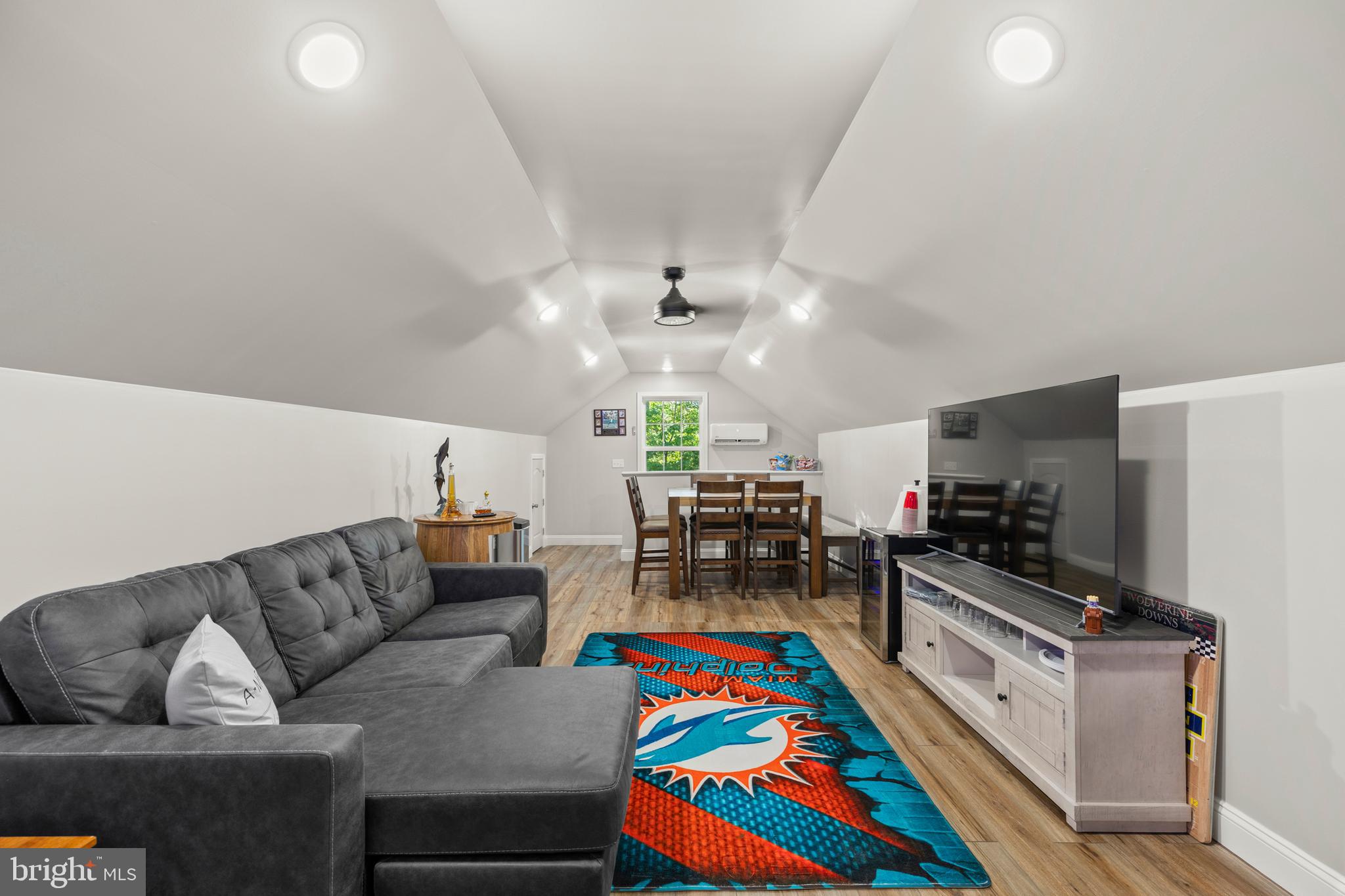 SHOREWOOD - Residential