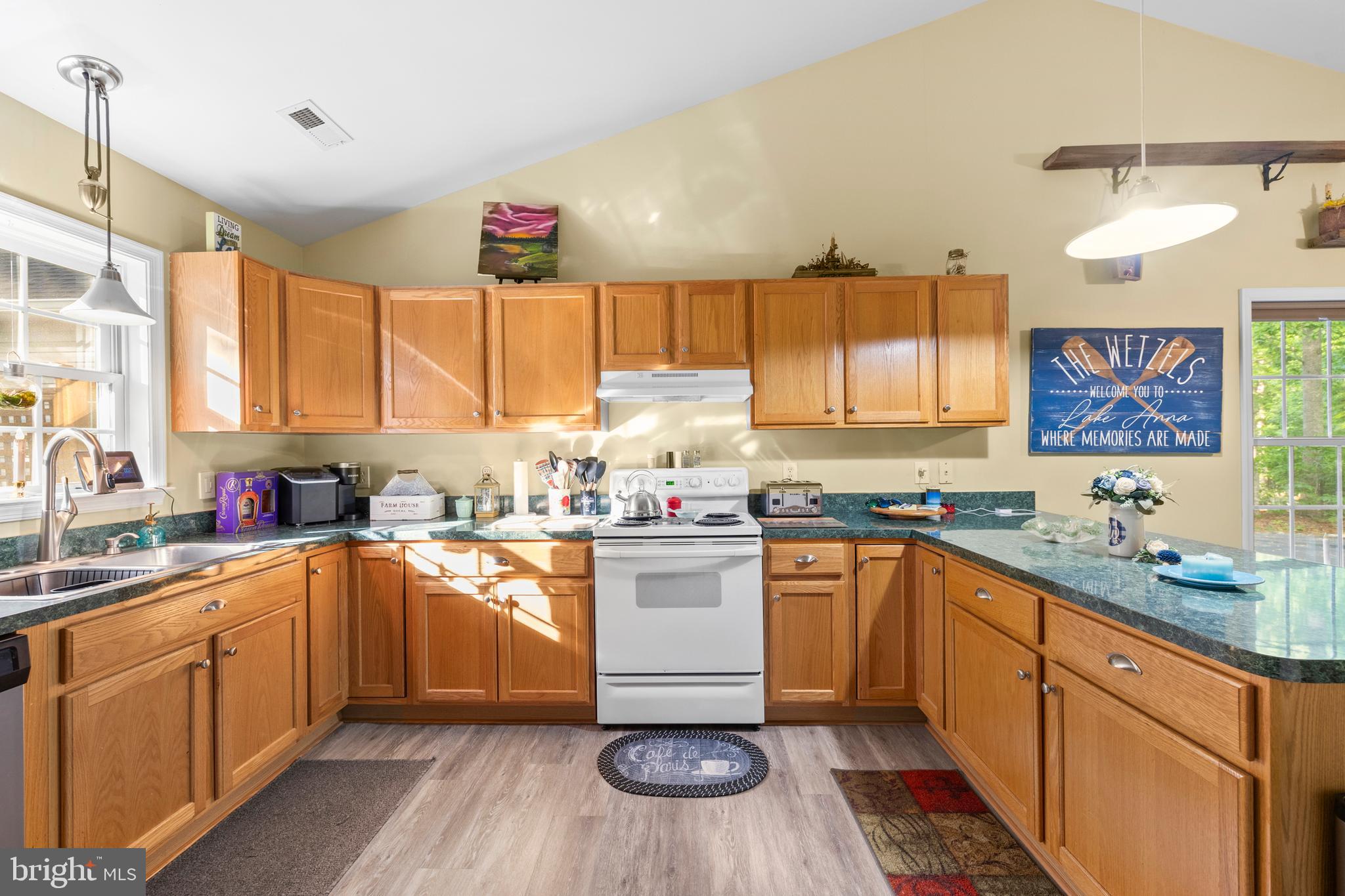SHOREWOOD - Residential