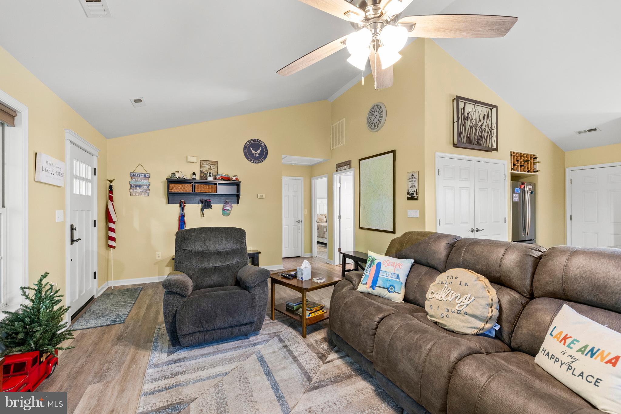 SHOREWOOD - Residential
