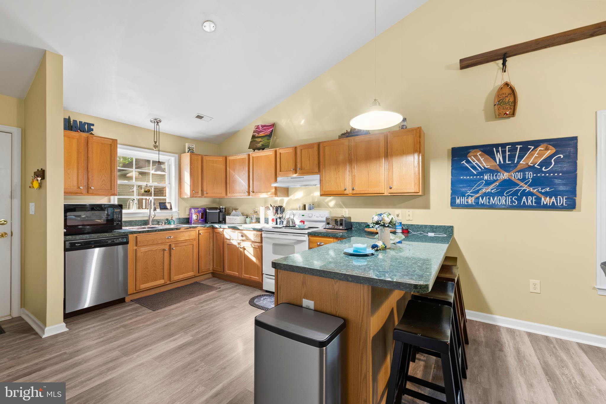 SHOREWOOD - Residential