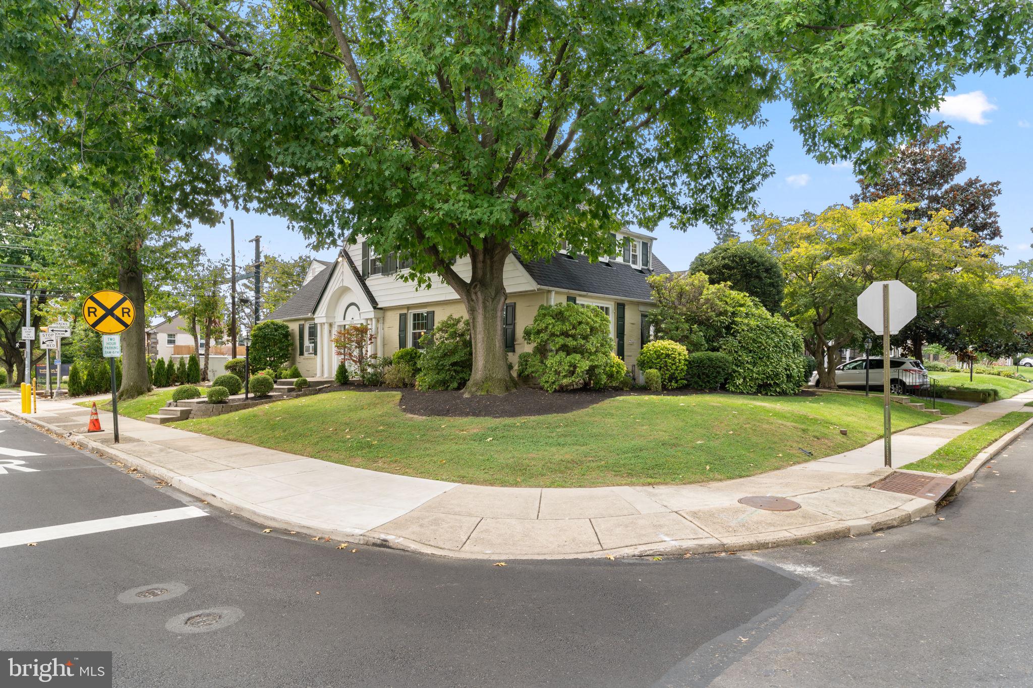 2804 HILLCREST ROAD