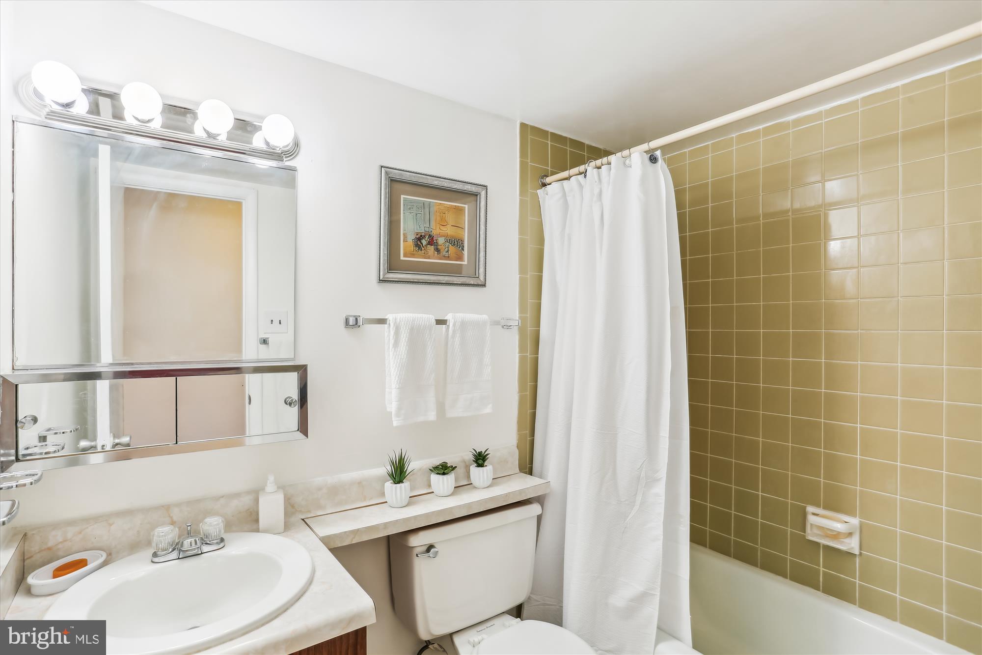 UNIVERSITY TOWERS CODM - Residential