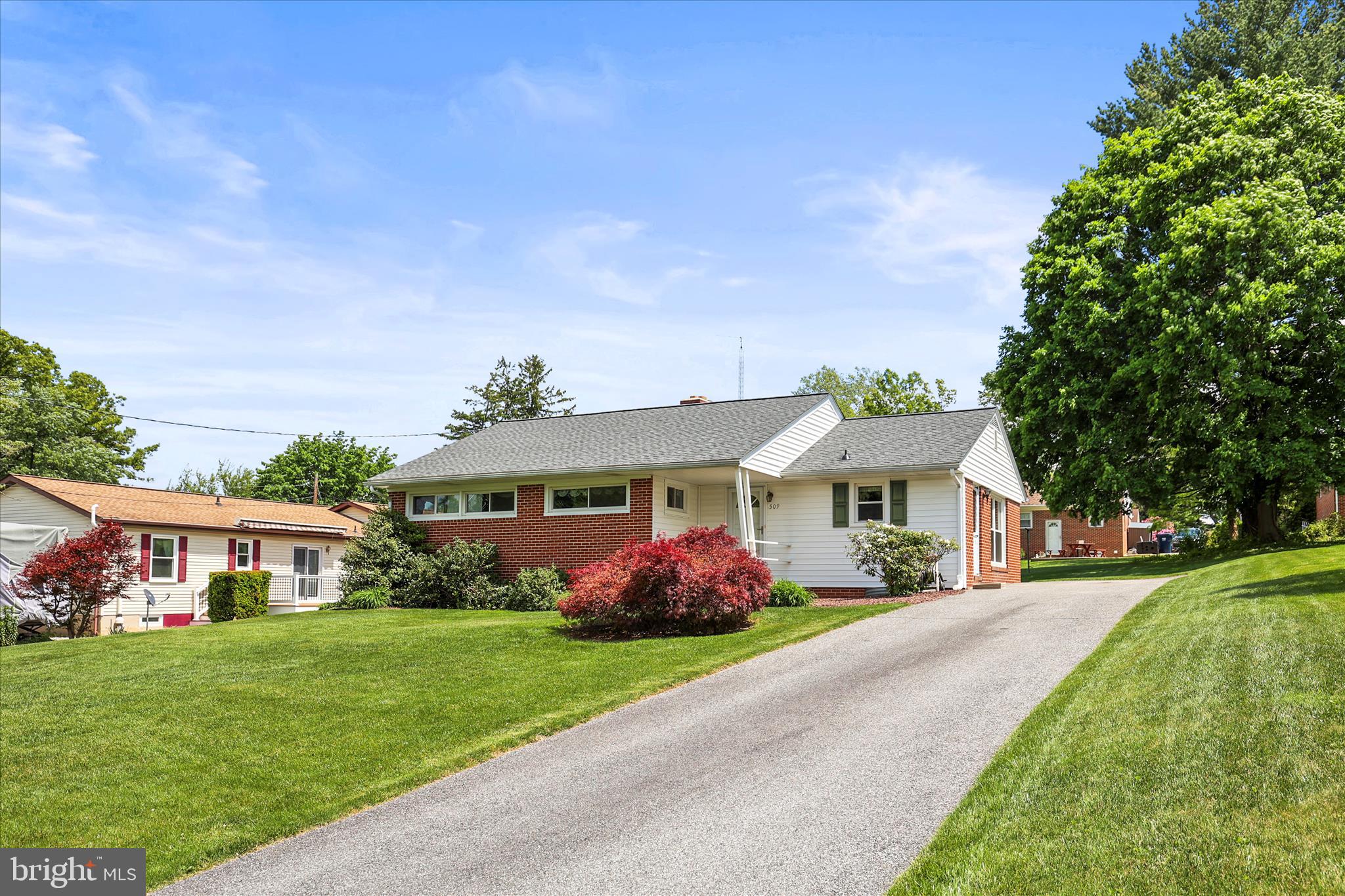 PINE KNOLL - Residential