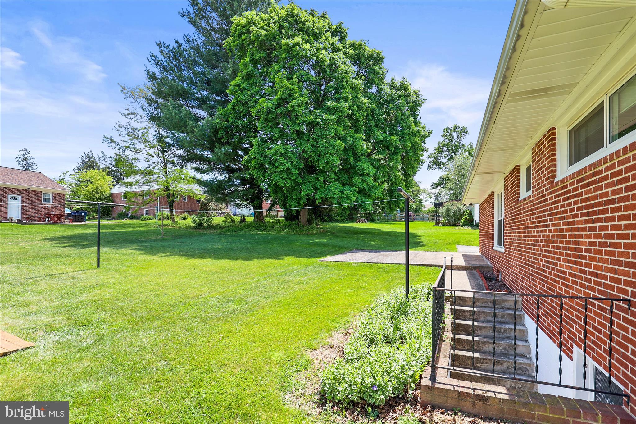 PINE KNOLL - Residential