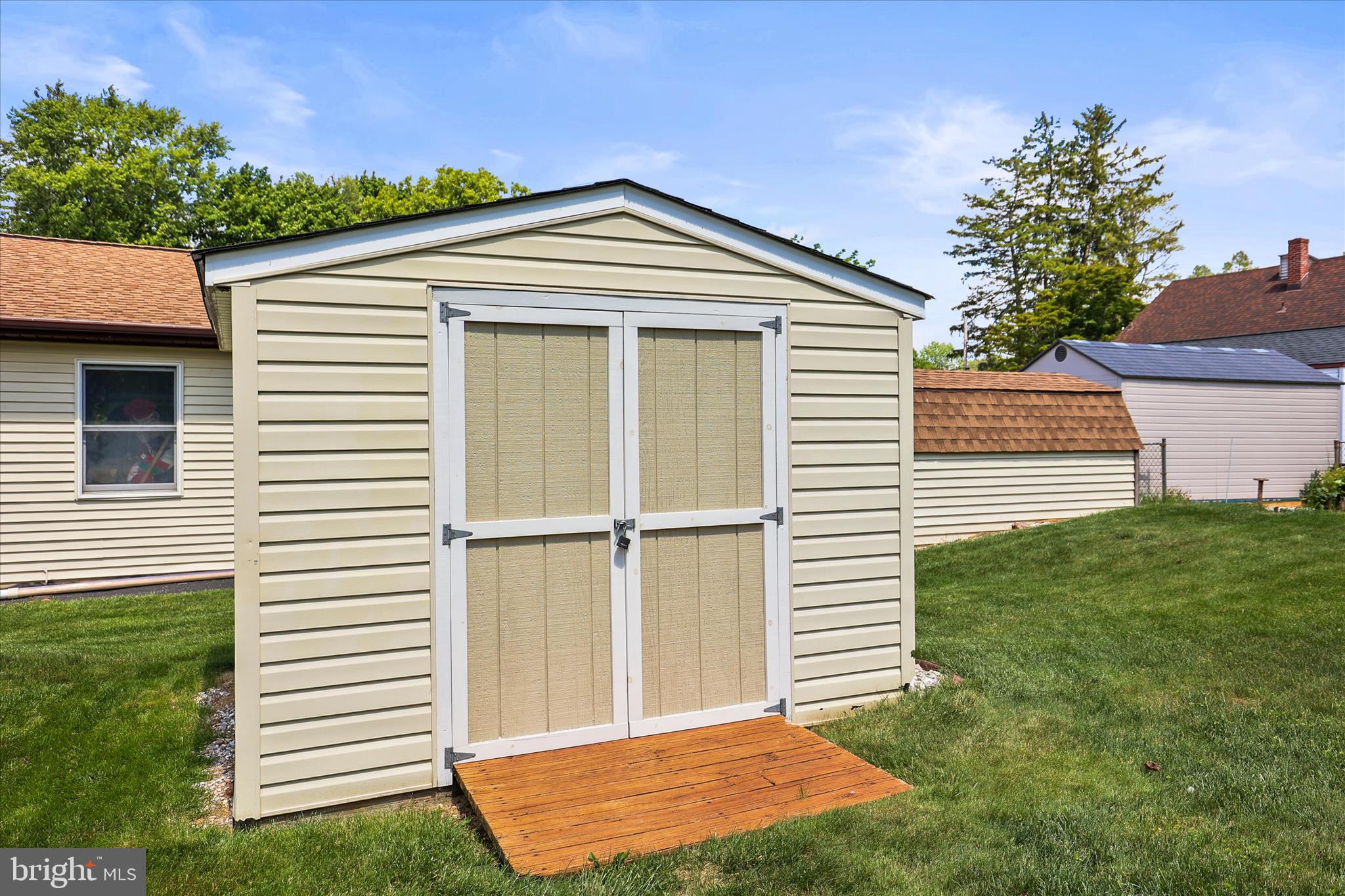 PINE KNOLL - Residential