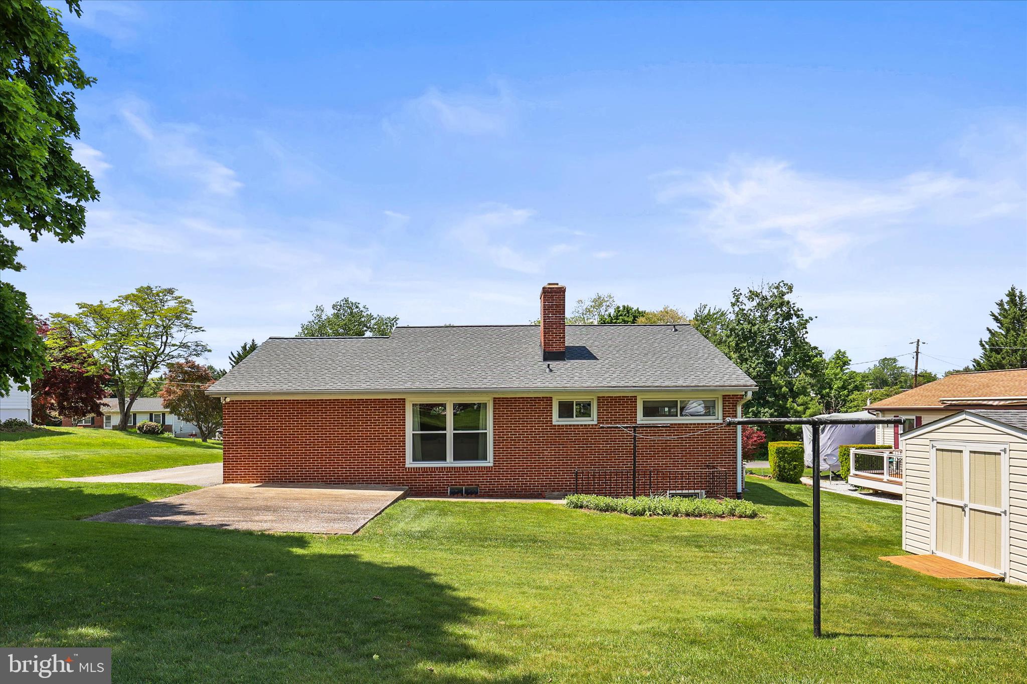 PINE KNOLL - Residential