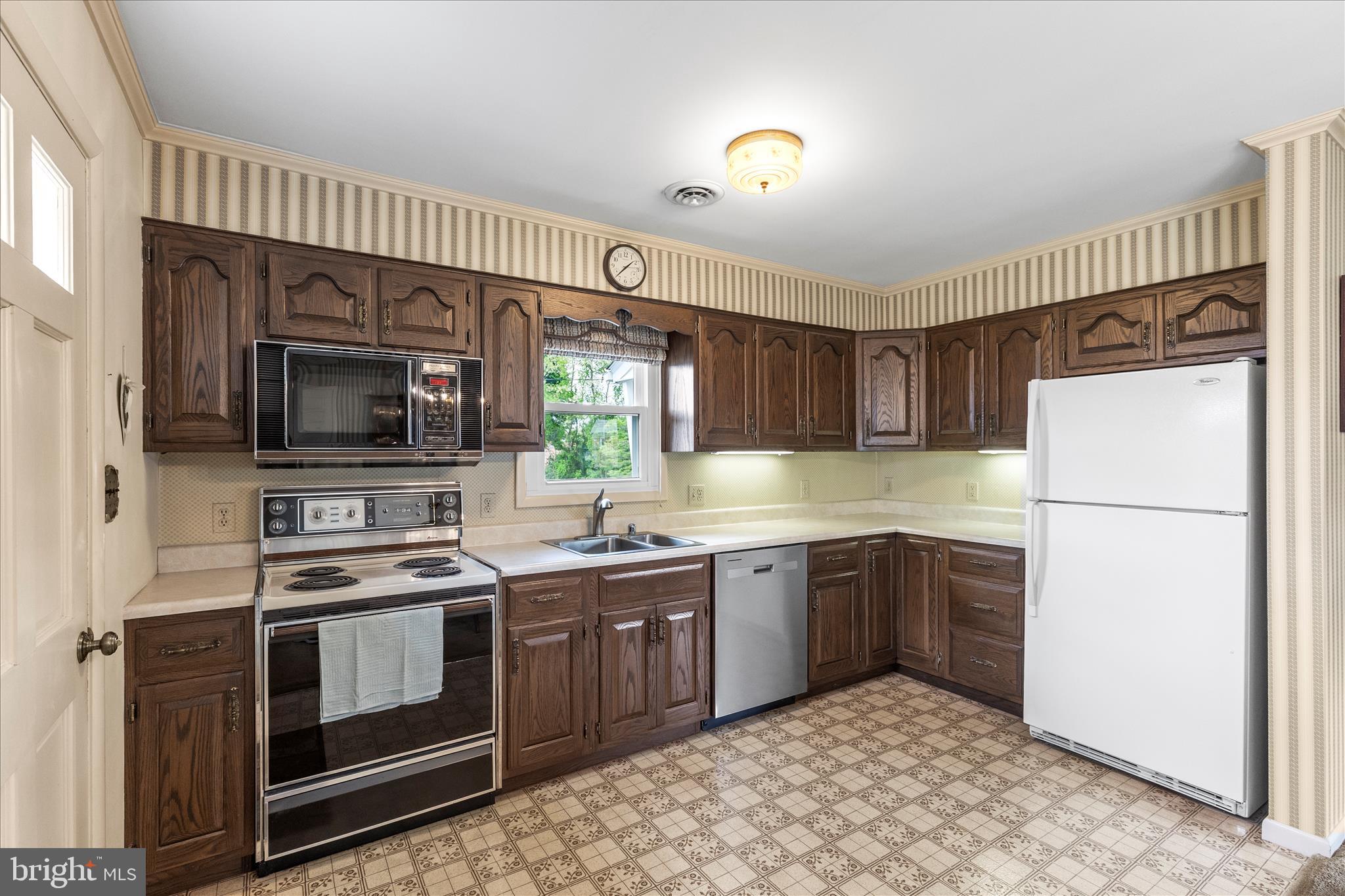 PINE KNOLL - Residential