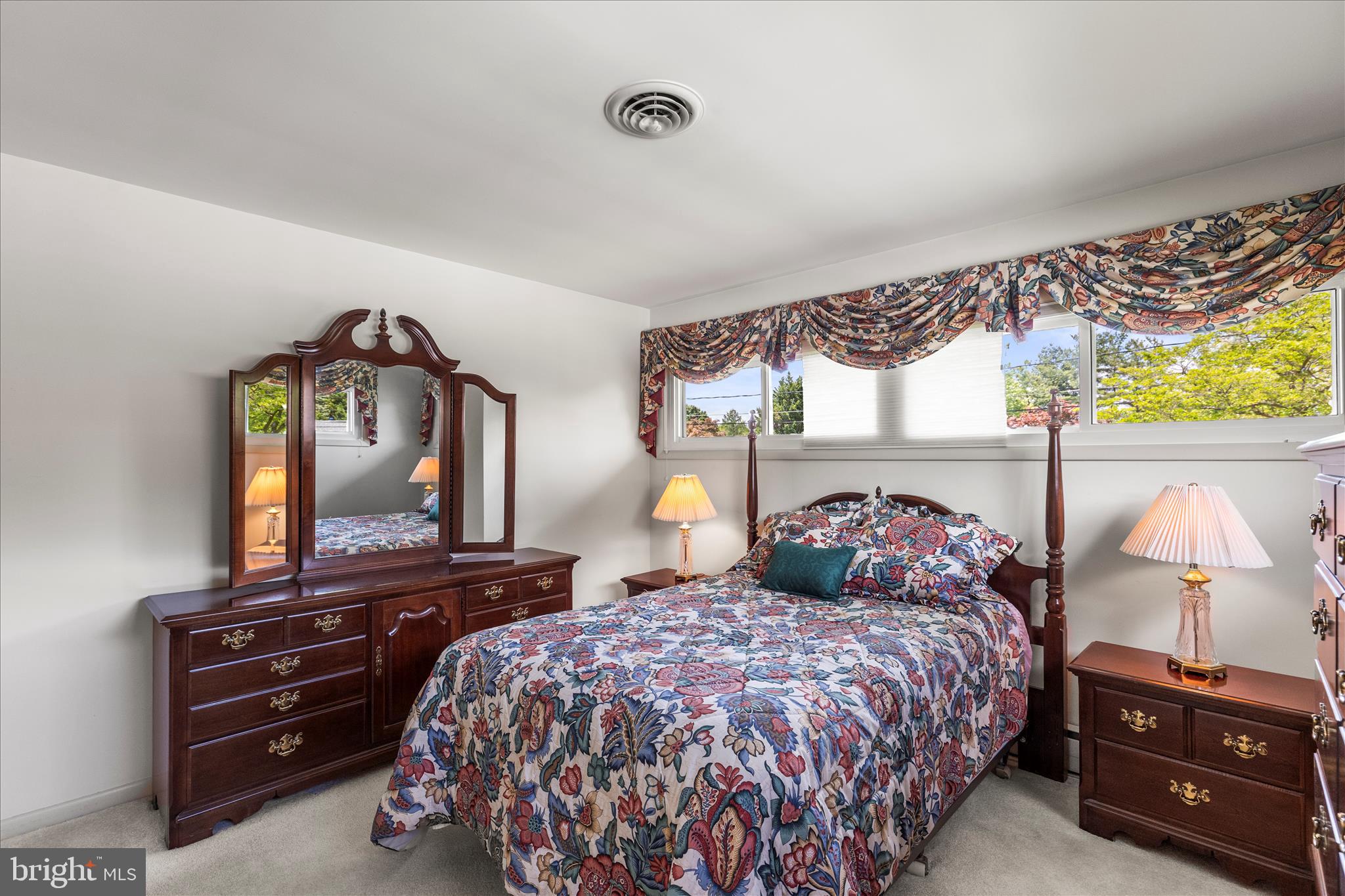 PINE KNOLL - Residential