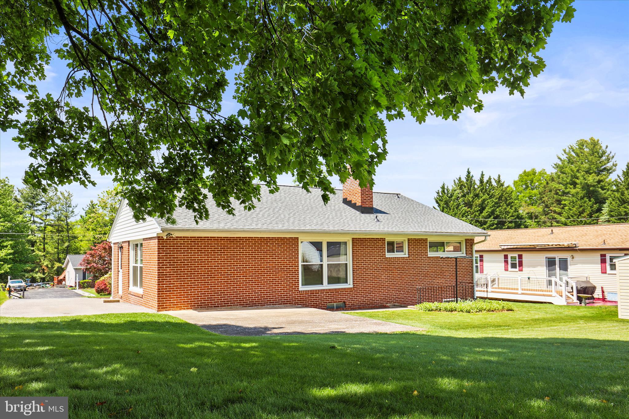 PINE KNOLL - Residential