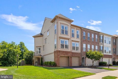 Townhouse For Sale - 23427 Spice Bush Terrace<br/> BRAMBLETON, VA 20148