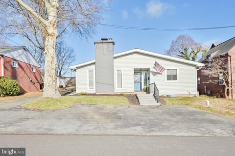 Photo of 1915 Ursinus Avenue, Lancaster, PA 17603 (MLS # PALA2045070)