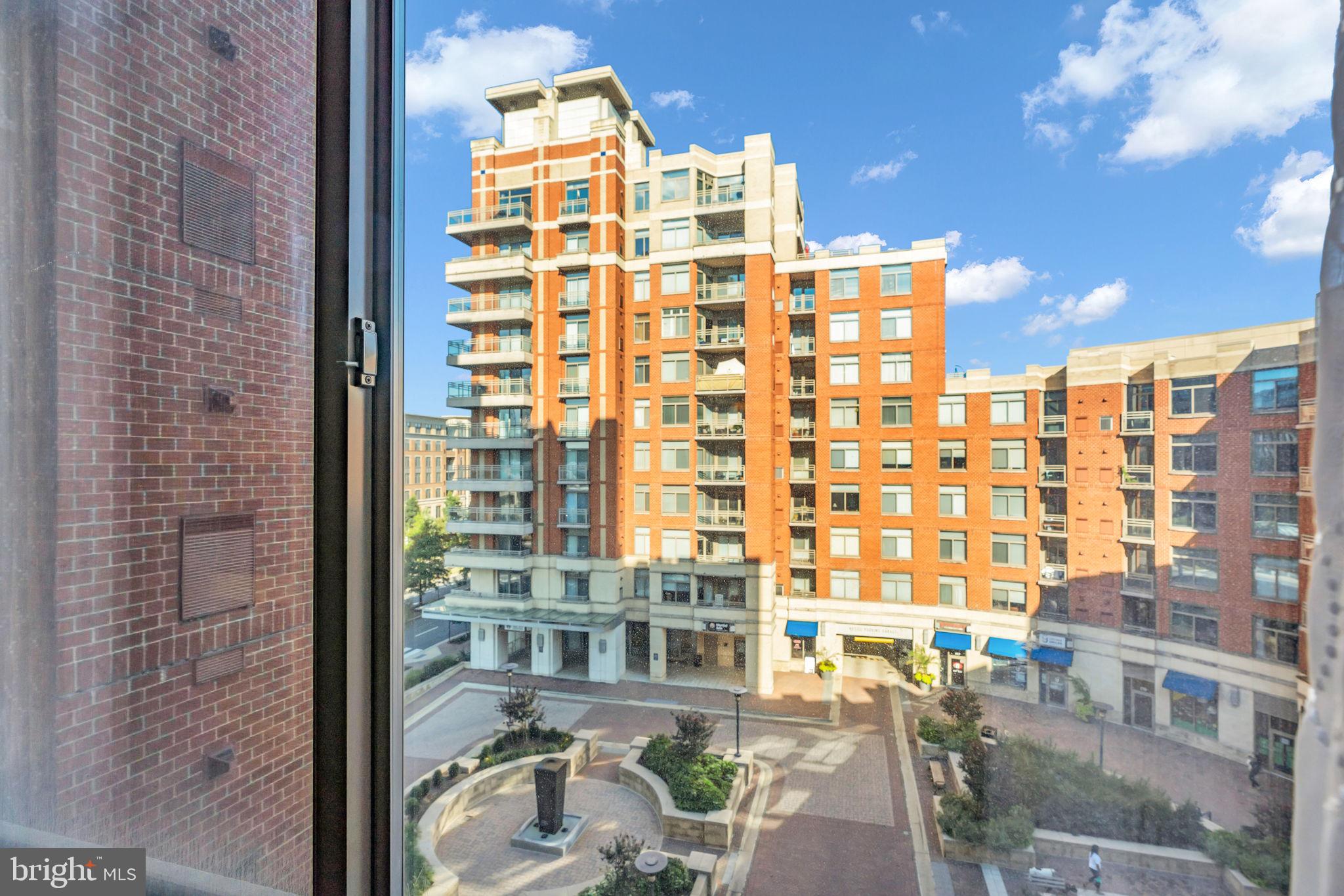 ECLIPSE ON CENTER PARK - Residential Lease