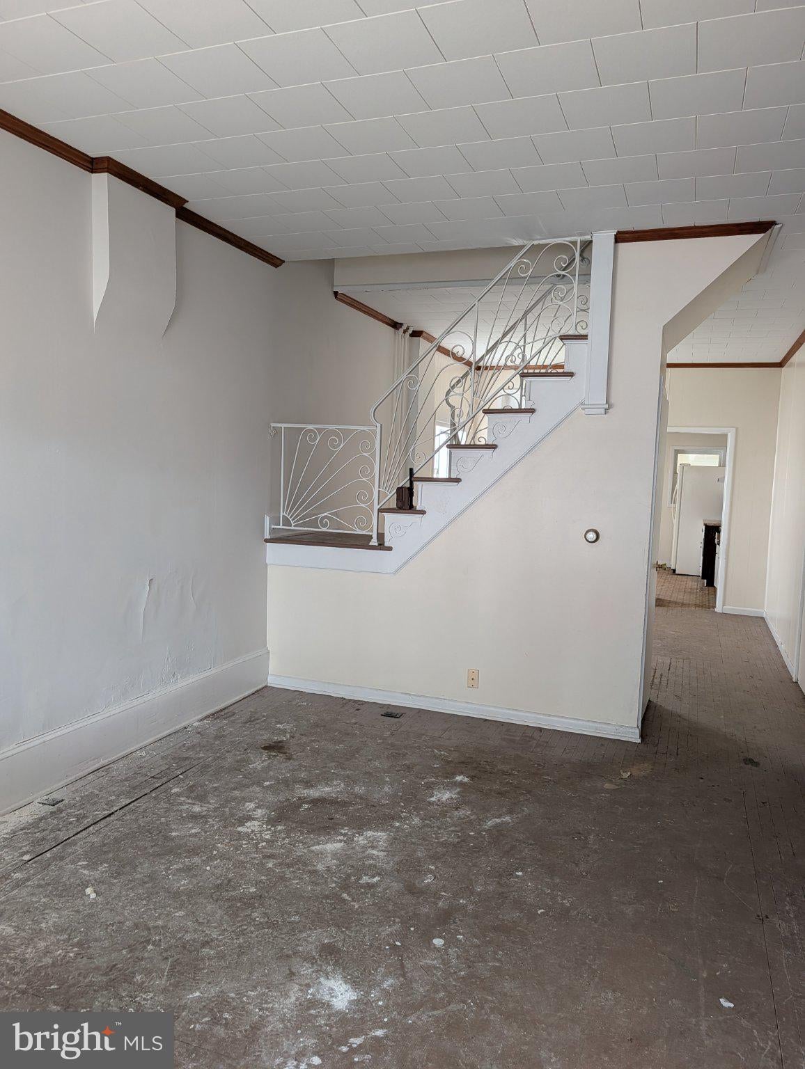 102 S HICKORY STREET