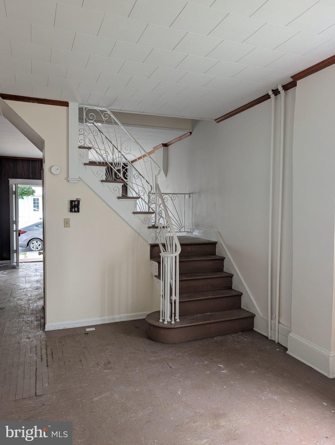 102 S HICKORY STREET