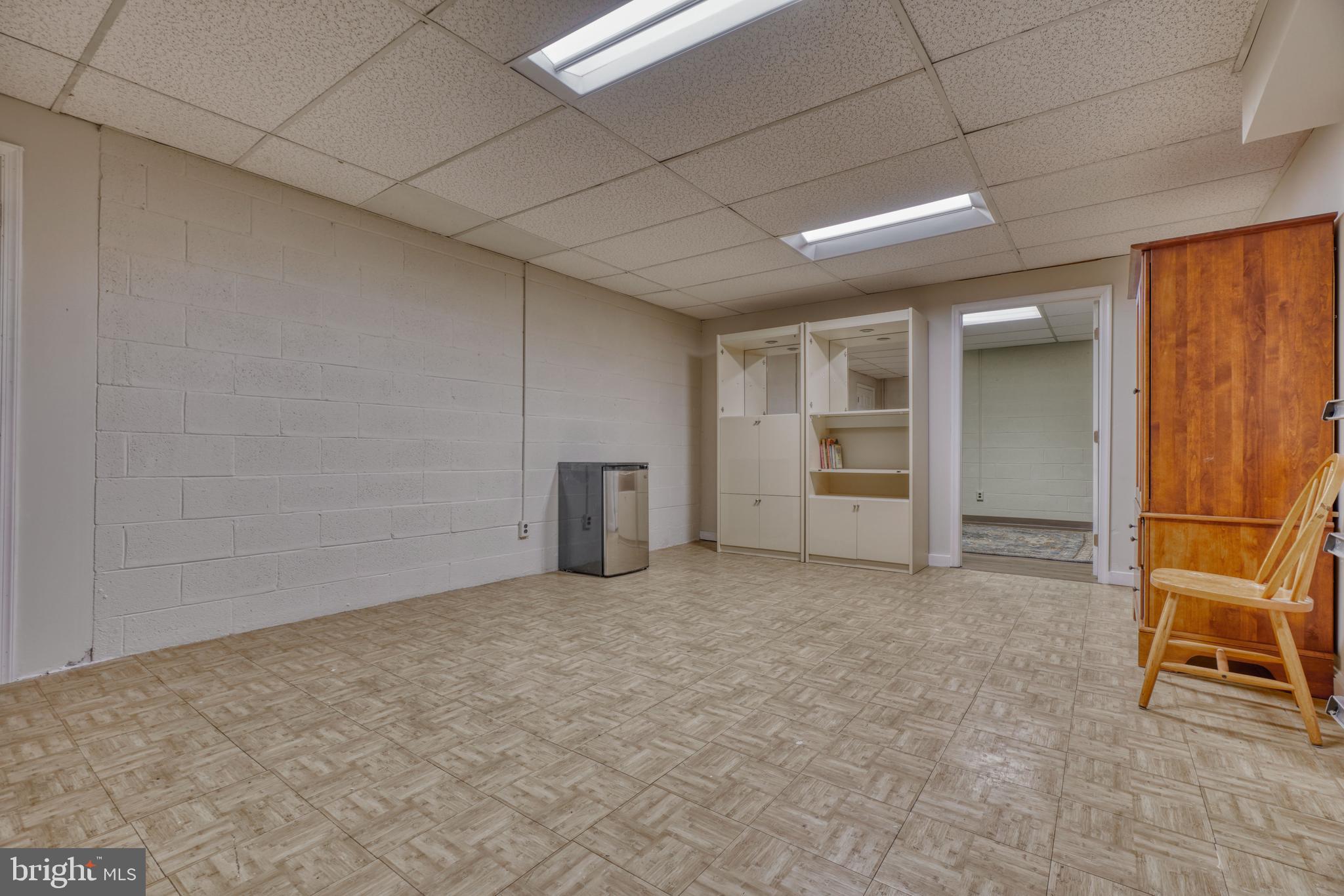 LAKE ROLAND - Residential Lease