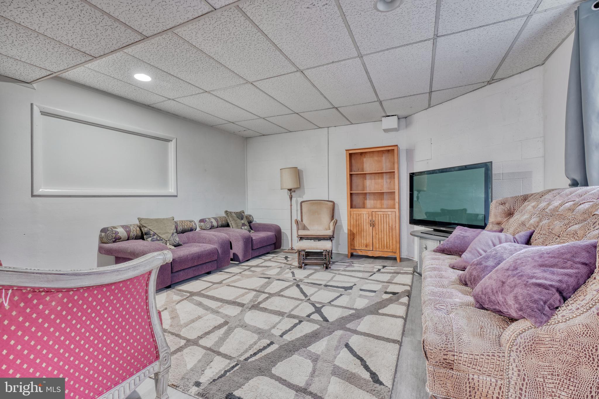 LAKE ROLAND - Residential Lease