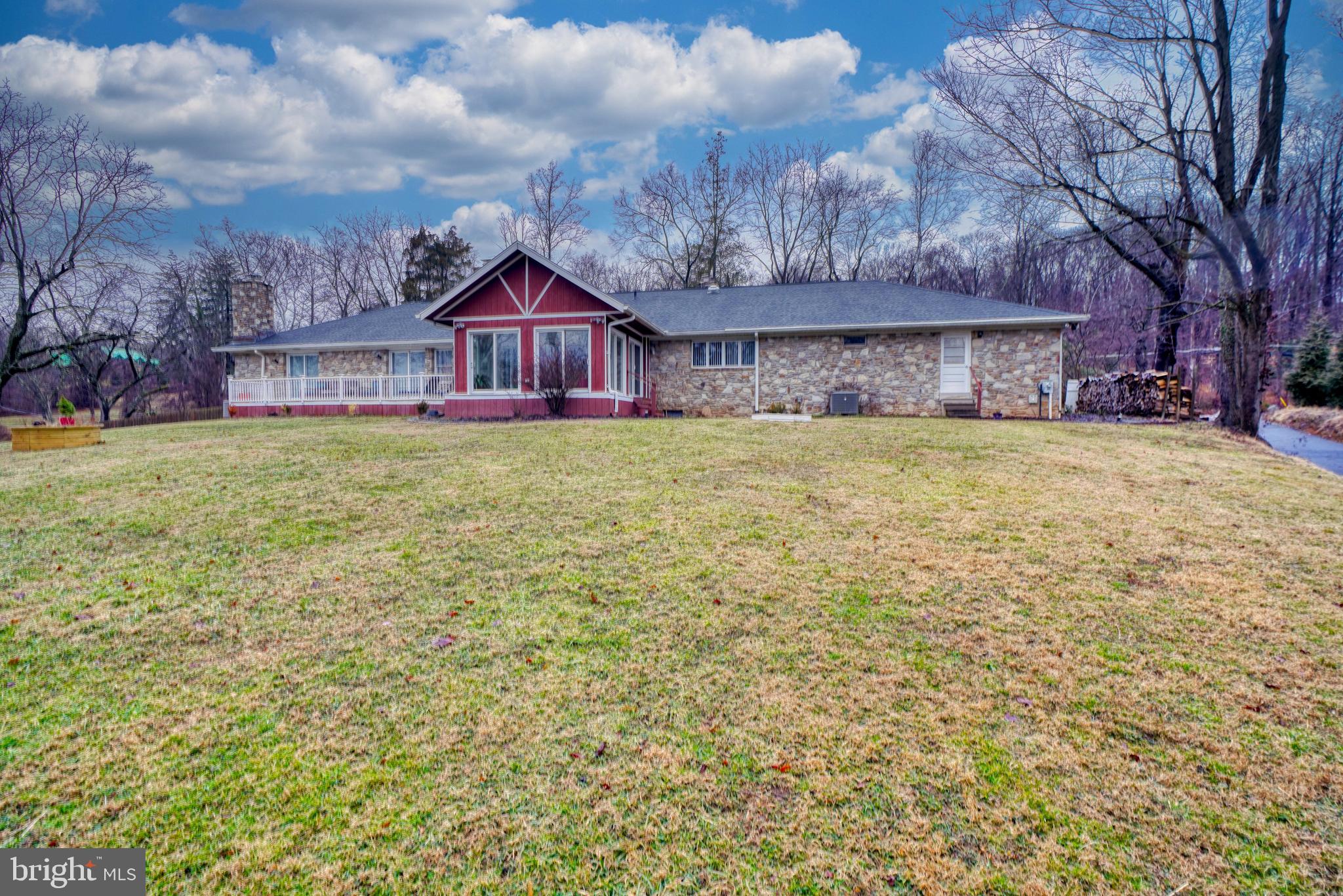 LAKE ROLAND - Residential Lease