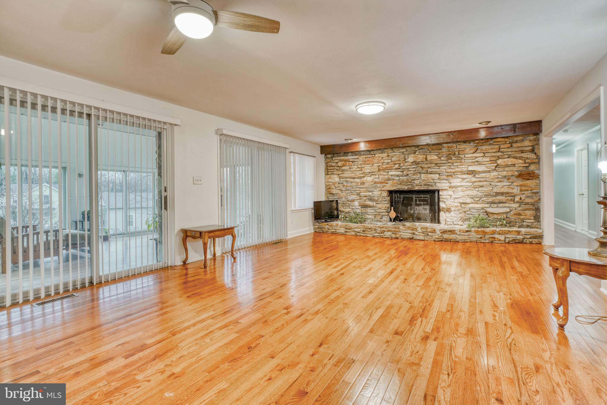 LAKE ROLAND - Residential Lease