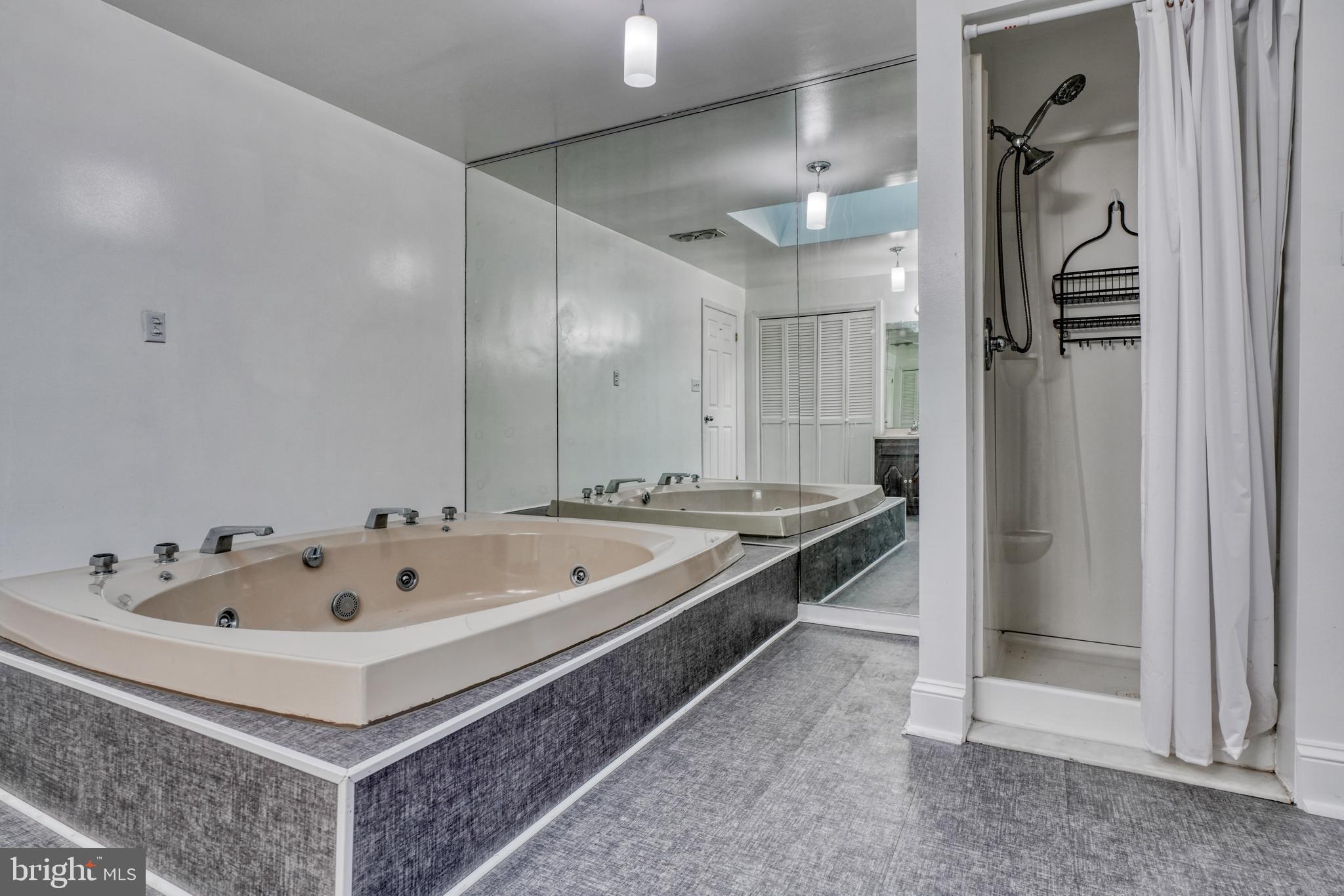 LAKE ROLAND - Residential Lease